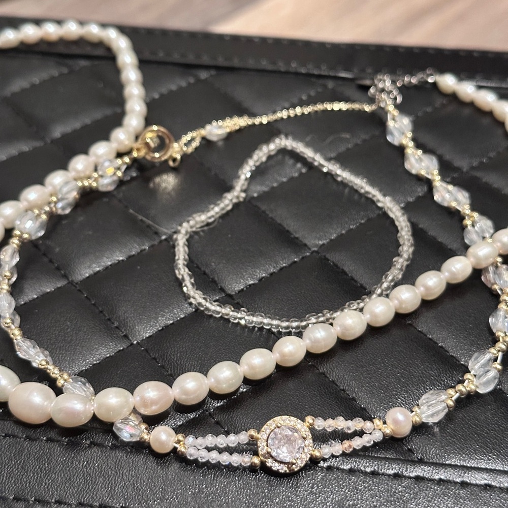 Elegant Pearl and Crystal Necklace Set